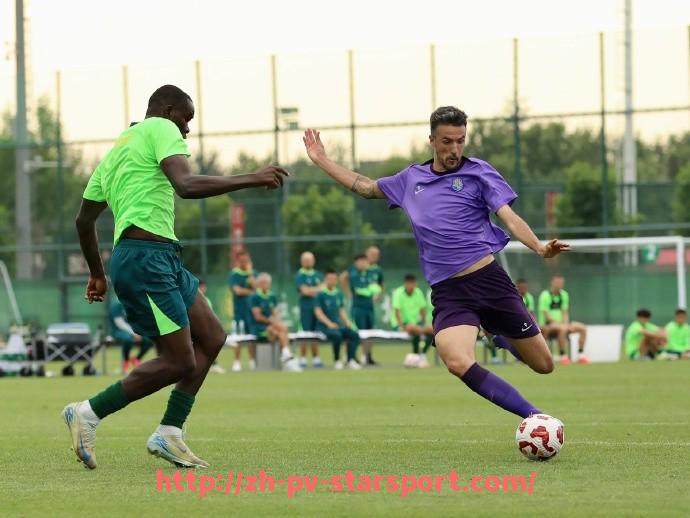 星空体育app-天下足球对欧冠赛事的深度解读与分析